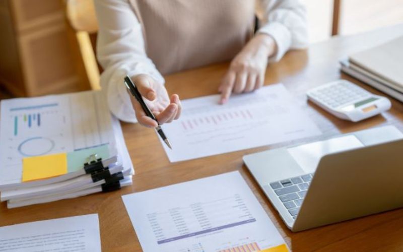 The accountant calculate the IC-DISC commission income